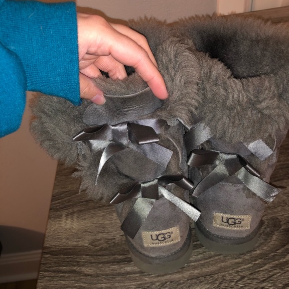 Gray bailey bow ugg boots - Picture 3 of 7